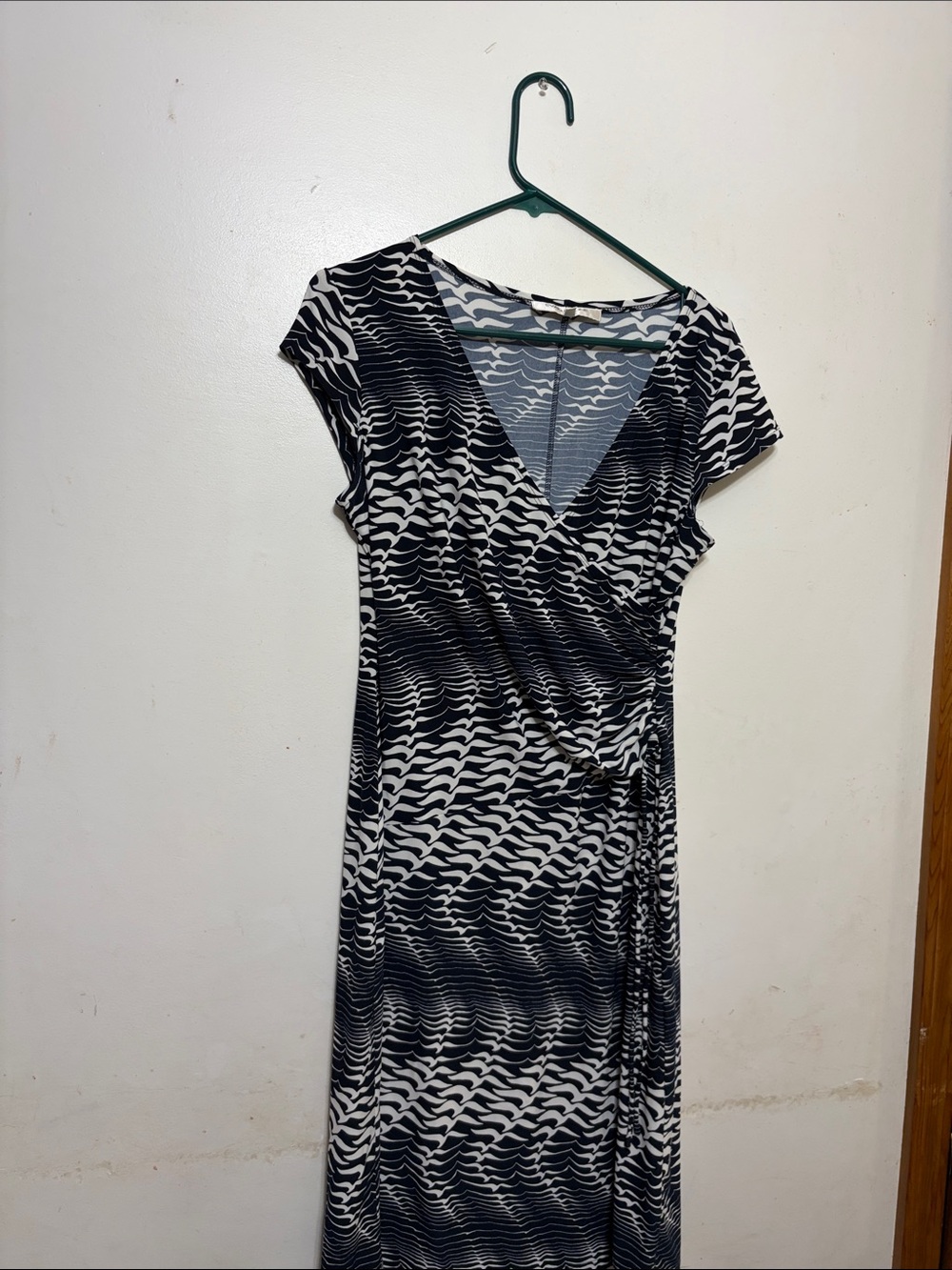 Evan Picone Black and White Patterned V-Neck Maxi Dress longer 41” pit to pit 16